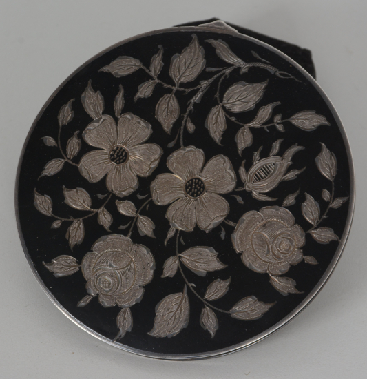 1900 BAŞLARI MİNELİ PUDRALIK VE AYNASI