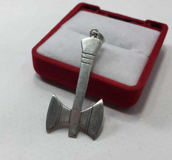 CELLAT BALTASI FORMUNDA GÜMÜŞ KOLYE UCU