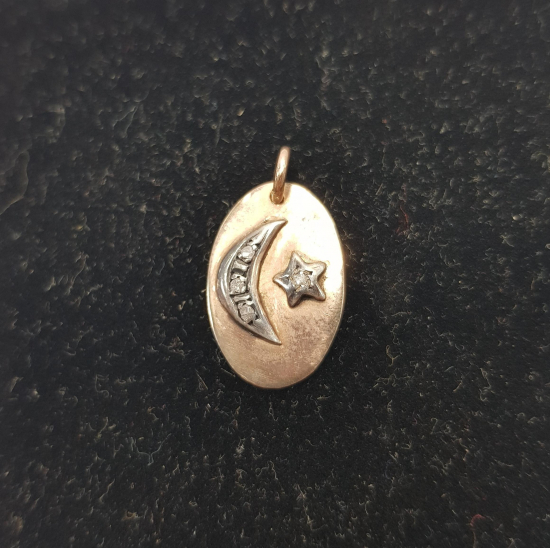 ELMAS TAŞLARLA SÜSLÜ AY YILDIZ BAYRAK MOTİFLİ ALTIN KOLYE UCU 