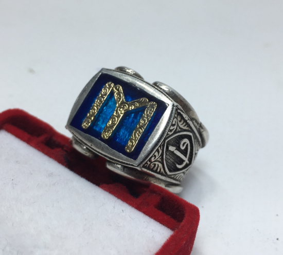 ÜZERİNDE VAV VE ELİF HARFLERİ BULUNAN ÖZEL YAPIM KAYI AMBLEMLİ GÜMÜŞ YÜZÜK