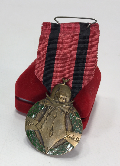 1948 YILI ÜZERİNDE HAC VE HİLAL OLAN ARAP MADALYASI