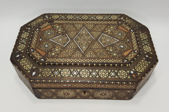 MARKÜTERİ İŞÇİLİKLİ MÜCEVHER KUTUSU