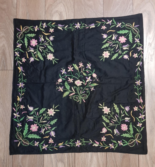 OSMANLI DÖNEMİ RUM İŞİ SUZENİ İŞÇİLİKLİ ÇİÇEK VE HAÇ GÖRSELLİ BOHÇA 