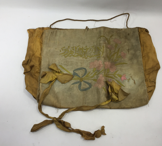 OSMANLI DÖNEMİ İPEK ATLASTAN MAMUL DEV BOY ÜZERİ YAZILI KUR'AN -I KERİM KABI 