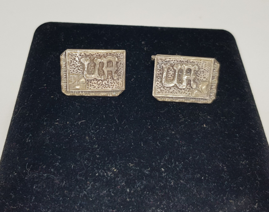 U.A. İNİSİYALLİ BİR ÇİFT GÜMÜŞ KOL DÜĞMESİ 