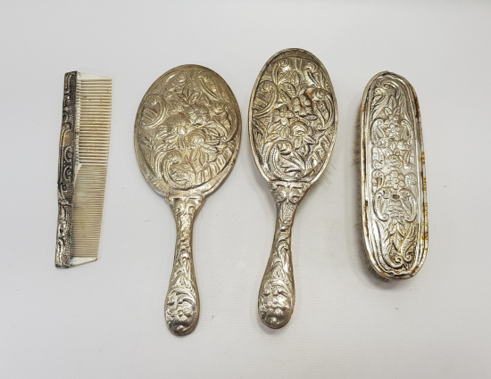 GÜMÜŞ FIRÇA, TARAK VE AYNA TAKIMI 