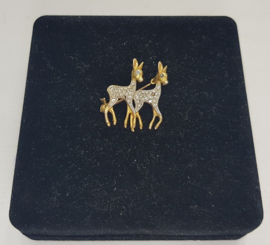 ZİRKON TAŞLARLA SÜSLÜ KARACA MOTİFLİ GÜMÜŞ BROŞ 