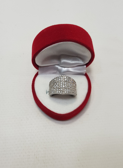 ZİRKON TAŞLARLA BEZELİ GÜMÜŞ BAYAN YÜZÜĞÜ 