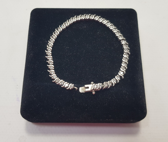 ZİRKON TAŞLARLA SÜSLÜ GÜMÜŞ BİLEKLİK 