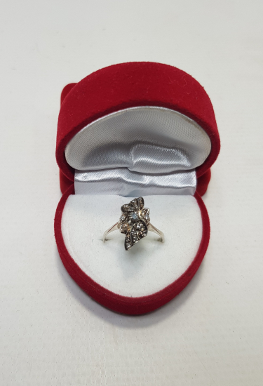 ÇİÇEKLİ MODEL PIRLANTA YÜZÜK 