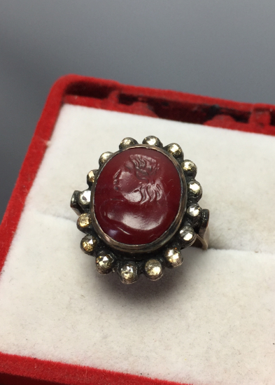 1900 BAŞLARI ÖZEL YAPIM AKİK ÜZERİNE BÜST ÇALIŞMASI VE ETRAFI ELMASLI YÜZÜK