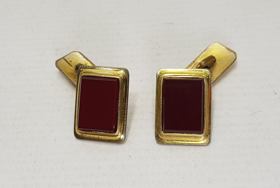 AKİK TAŞLI BİR ÇİFT KOL DÜĞMESİ 