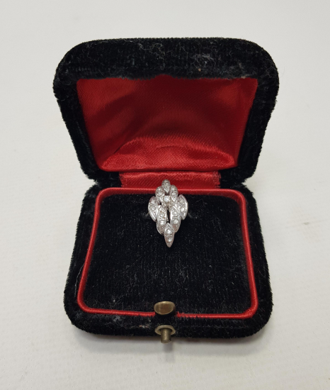 ÇİÇEK FORMLU PIRLANTA YÜZÜK 