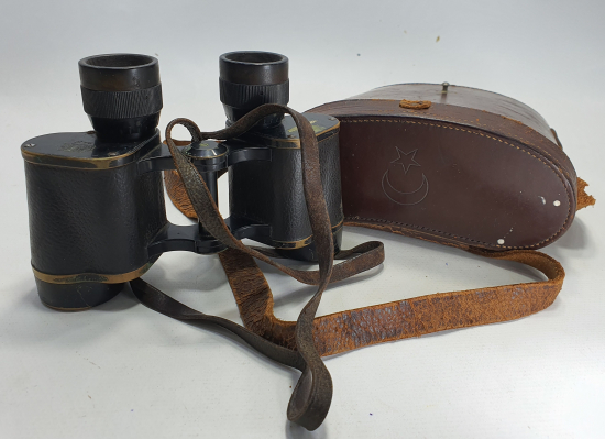 CUMHURİYET BAŞLARI AY YILDIZLI KUTUSUNDA SUBAY DÜRBÜNÜ