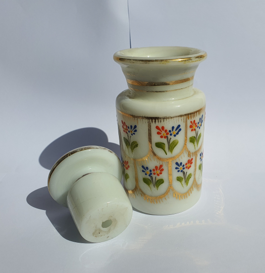 OSMANLI DÖNEMİ BEYKOZ İŞİ KOPARMA VE EL BOYAMA OPAL KAPAKLI KAVANOZ