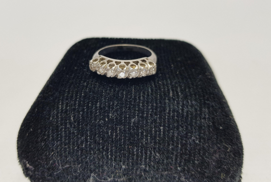 YEDİTAŞLI PIRLANTA YÜZÜK 