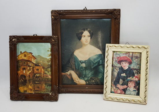 ÇERÇEVESİNDE ÜÇ ADET İPEK RESİM 