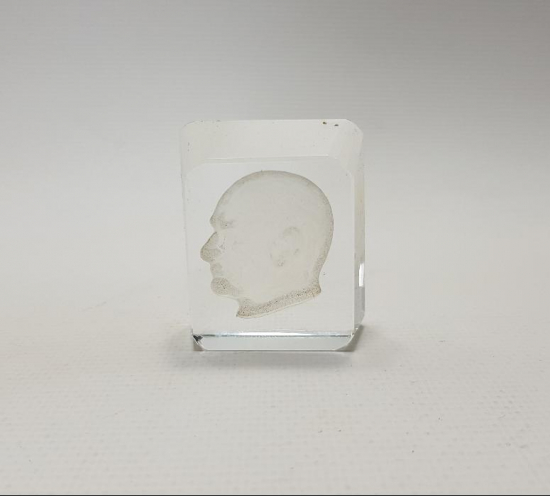 ATATÜRK SİLÜETLİ CAM MASA ÜSTÜ OBJESİ 