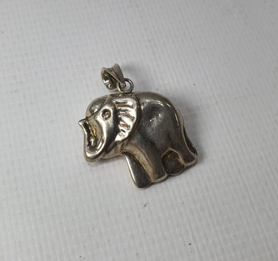 FİL FORMUNDA 3 BOYUTLU KOLYE UCU