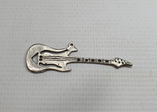 GÜMÜŞ GİTAR FORMUNDA KOLYE UCU