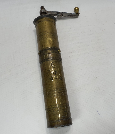 OSMANLI DÖNEMİ ÜZERİNDE OSMANLI DEVLET ARMASI VE İBRANİCE YAZI BULUNAN KAHVE DEĞİRMENİ 