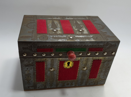 OSMANLI DÖNEMİ ÜZERİNDE SELVİ VE ÇARKIFELEK MOTİFLERİ BULUNAN ÇOK NADİR SÖZ SANDIĞI