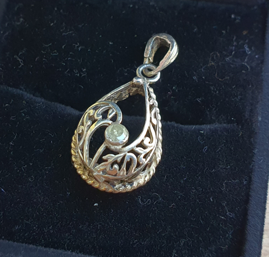 TESTERE İŞÇİLİKLİ ELMAS TAŞLI KOLYE