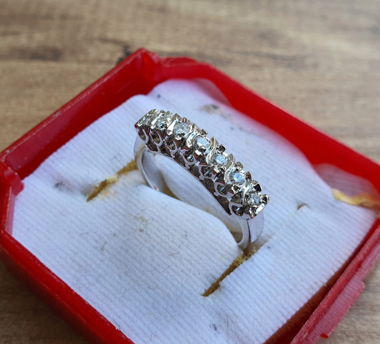 ÜZERİ ÖZEL KESİM PIRLANTALARLA SÜSLÜ 7 TAŞ