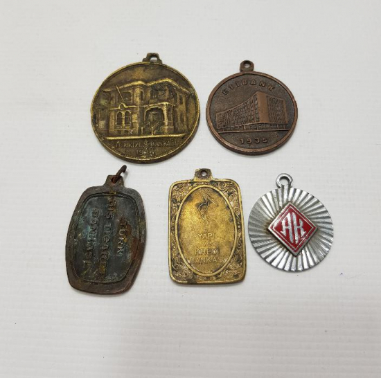 BEŞ ADET BANKA ANAHTARLIĞI 