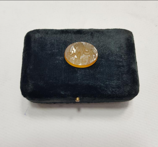 OSMANLICA YA ALİ YAZILI VE ASLAN RESİMLİ AKİK YÜZÜK TAŞI 