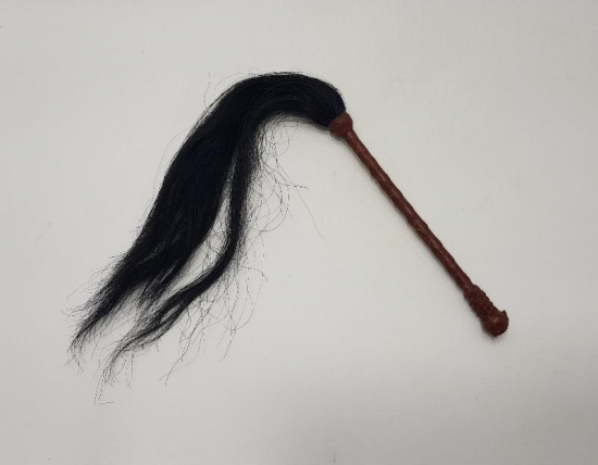 DERİ VE AT KILINDAN YAPILMIŞ TOZ FIRÇASI