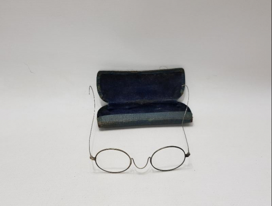 OSMANLI DÖNEMİ KUTUSUNDA GÜMÜŞ GÖZLÜK 