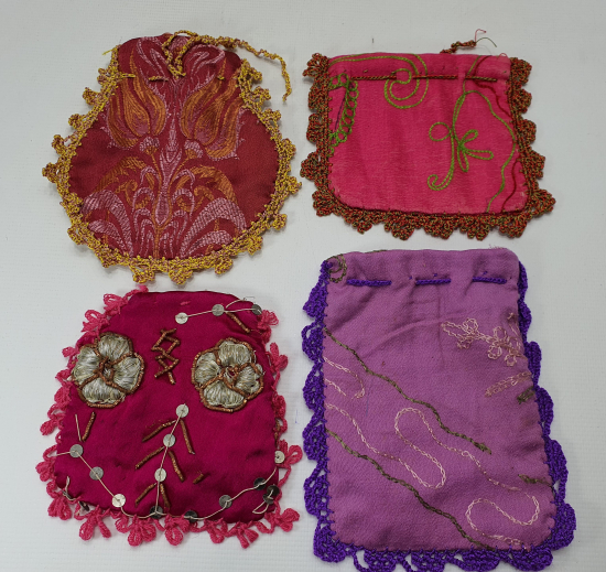 ELMASİYE VE İPEKTEN MAMUL 4 ADET OSMANLI KESE