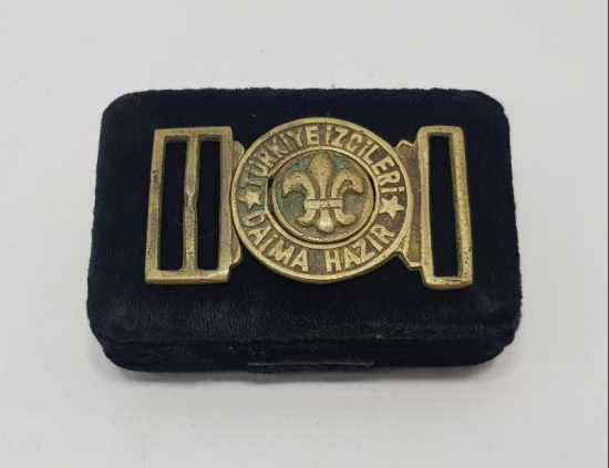 TÜRKİYE İZCİLERİ DAİMA HAZI YAZILI İZCİ KEMER TOKASI 