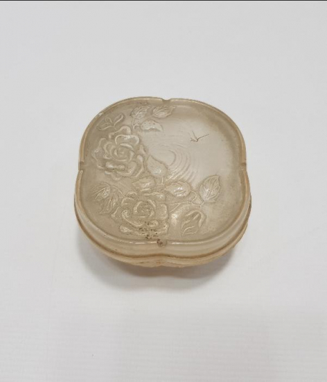 OSMANLI DÖNEMİ GÜL YAPRAKLARIYLA SÜSLÜ LALIQUE CAM KUTU 