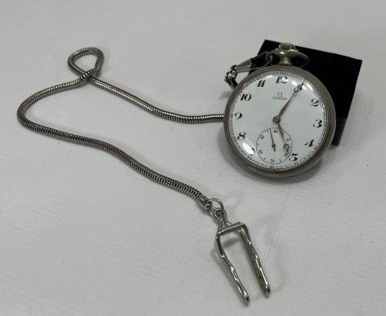 TEPEDEN KURMALI ANTİKA OMEGA MARKA CEP SAATİ