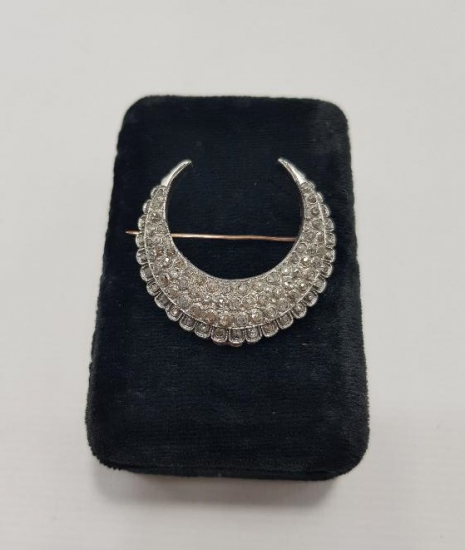 HİLAL FORMLU ELMAS BROŞ 
