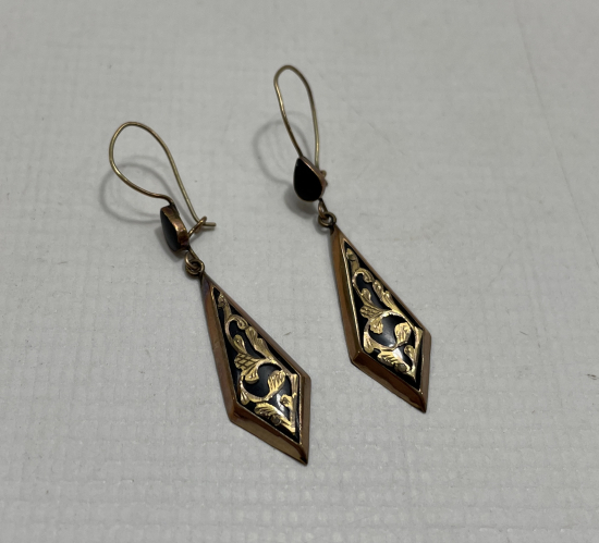 OLTU TAŞLI VE KALEM İŞÇİLİKLİ ANTİKA ALTIN KÜPE