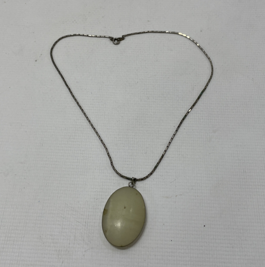 GÜMÜŞ VE DUMANLI KUVARS TAŞINDAN MAMUL KOLYE 