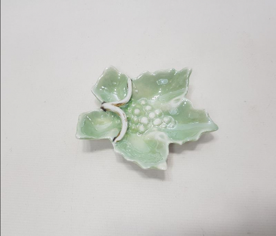 OSMANLI DÖNEMİ YAPRAK FORMLU PORSELEN KÜL TABLASI 