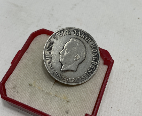 İSMET PAŞA GÖRSELLİ 3. TÜRK TARİH KONGRESİ ROZET