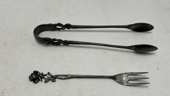 ANTİKA GÜMÜŞTEN MAMUL LİMON ÇATALI VE ŞEKER TUTACAĞI