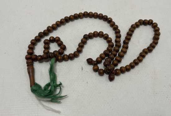 İÇİNDE KABE GÖRSELLERİN BULUNDUĞU MİKRO RESİMLİ  NADİR FORMDA AHŞAP TESBİH