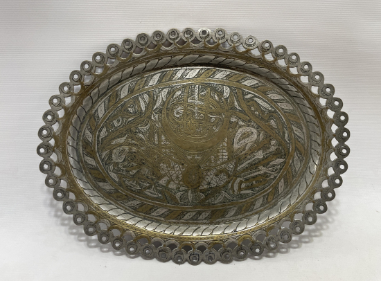 ÜZERİNDE OSMANLI DEVLET ARMASI BULUNAN NADİR FORMDA TEPSİ