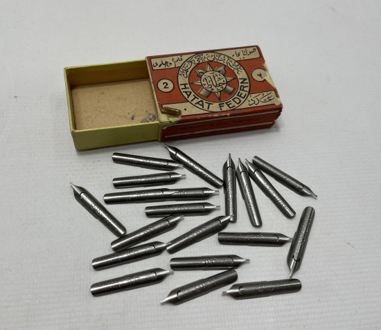 ORJİNAL KUTUSUNDA OSMANLI DÖNEMİ ÜZERLERİ HATTAT YAZILI DİVİT UÇLARI