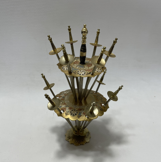 TOLEDO İŞİ ALTIN VERMEYLİ KILIÇ FORMUNDA 12 Lİ KANEPELİK  VE STANDI