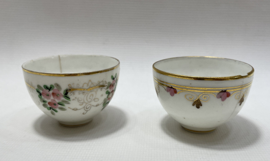 OSMANLI PAZARINA YAPILMIŞ 2 ADET PORSELEN ZARF FİNCANI