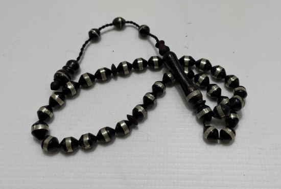 KUKA ÜZERİ GÜMÜŞ SARMA İŞÇİLİKLİ TESBİH