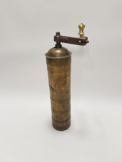 OSMANLICA YAZILI VE TARİHLİ KAHVE DEĞİRMENİ 