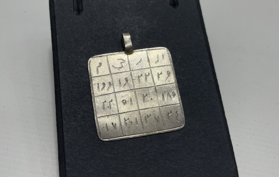 İKİ TARAFINDA VEFKLER BULUNAN GÜMÜŞ NAZAR KOLYESİ